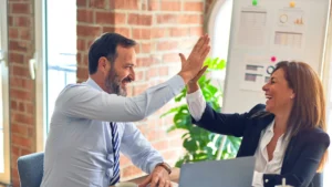 6 acciones que apoyarán a tu equipo comercial a vender más
